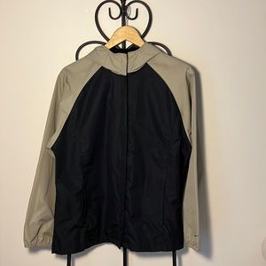 ***NEW LISTING***Nike Woman’s Medium Wind Breaker